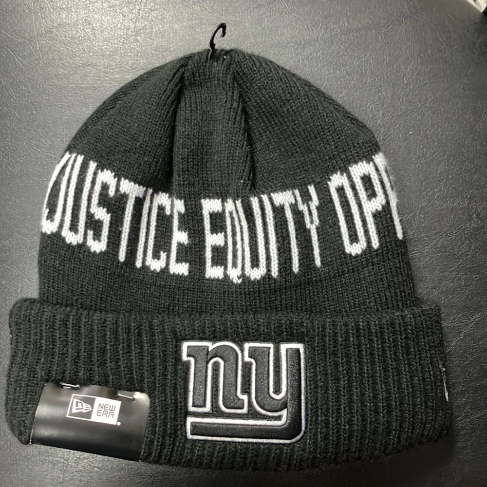 New York Giants knitted hat inspired change edition